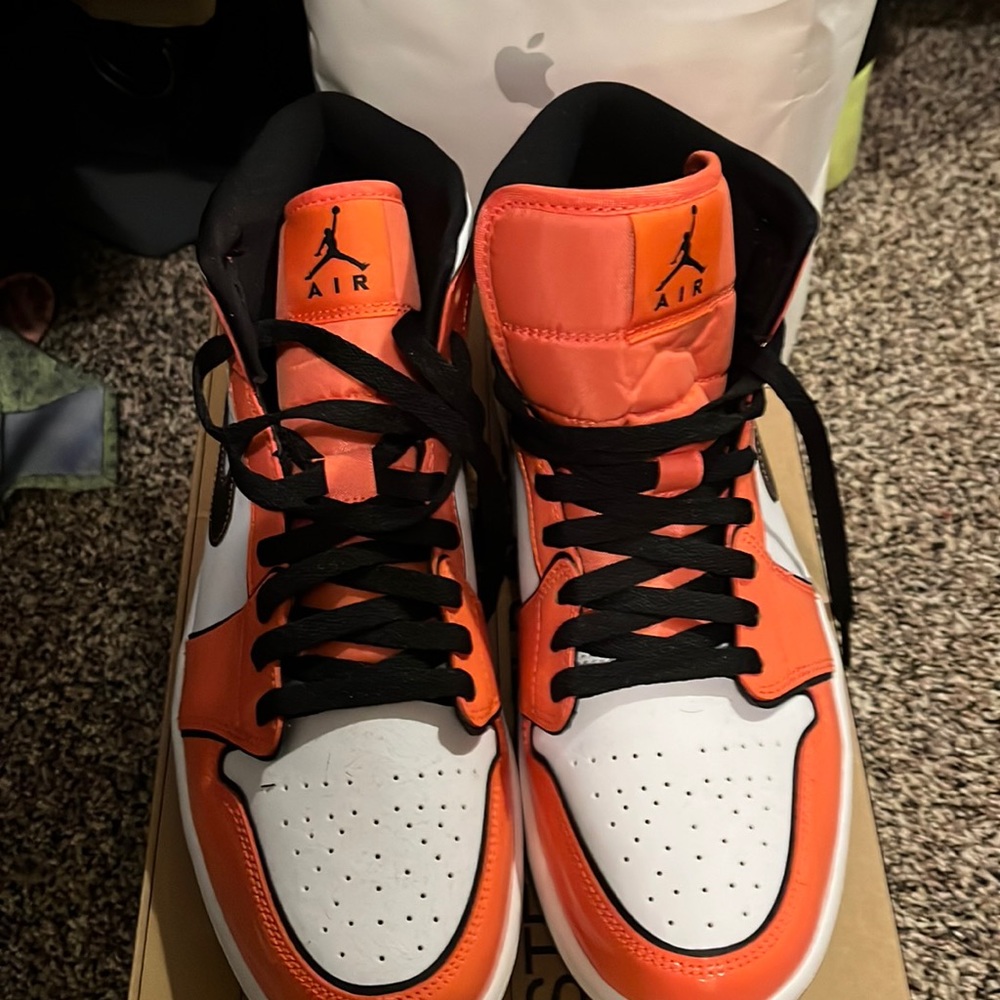 Brand New - AJ1 Turf Orange